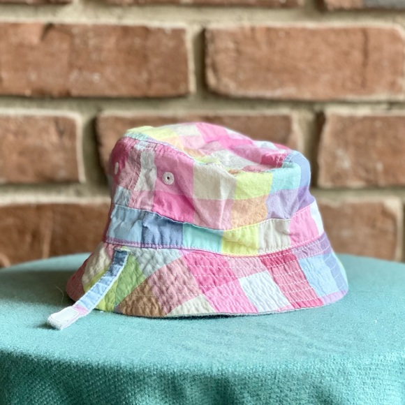6-12M Gap Reversible Hat - Grey and Rainbow Plaid - Picture 5 of 9